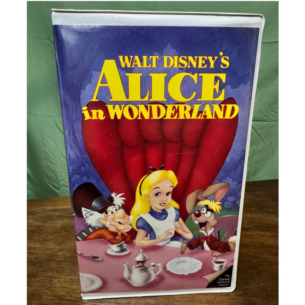 Vintage Walt Disney’s Alice in Wonderland VHS Black Diamond Classic Clamshell